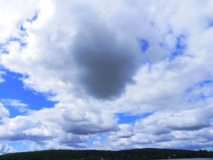 Solitude d'un nuage gris...