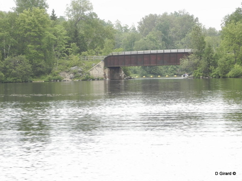 Sous le chemin de fer...